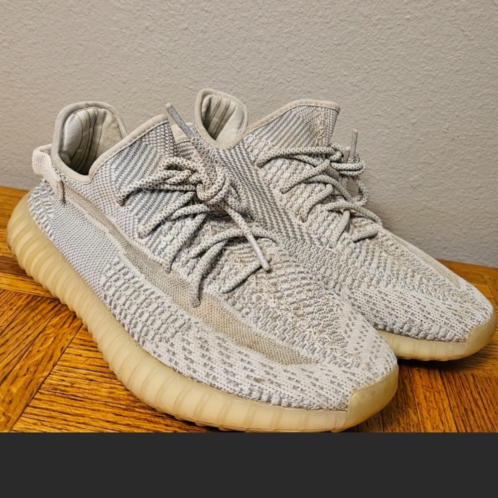 Yeezy 350 V2